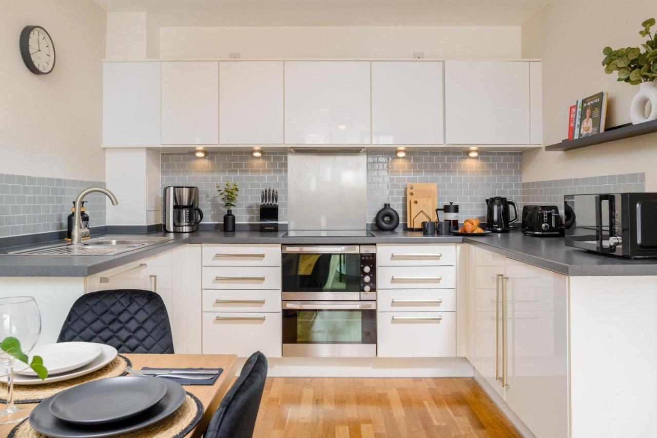 Premium Apartment - Allocated Parking - Great Location Plymouth Esterno foto