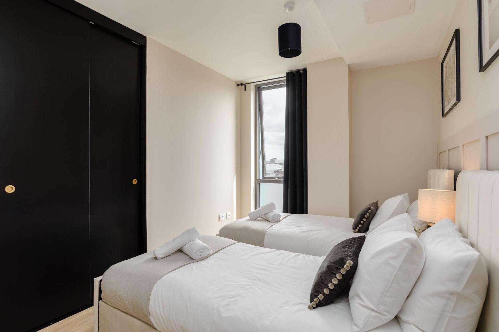 Premium Apartment - Allocated Parking - Great Location Plymouth Esterno foto