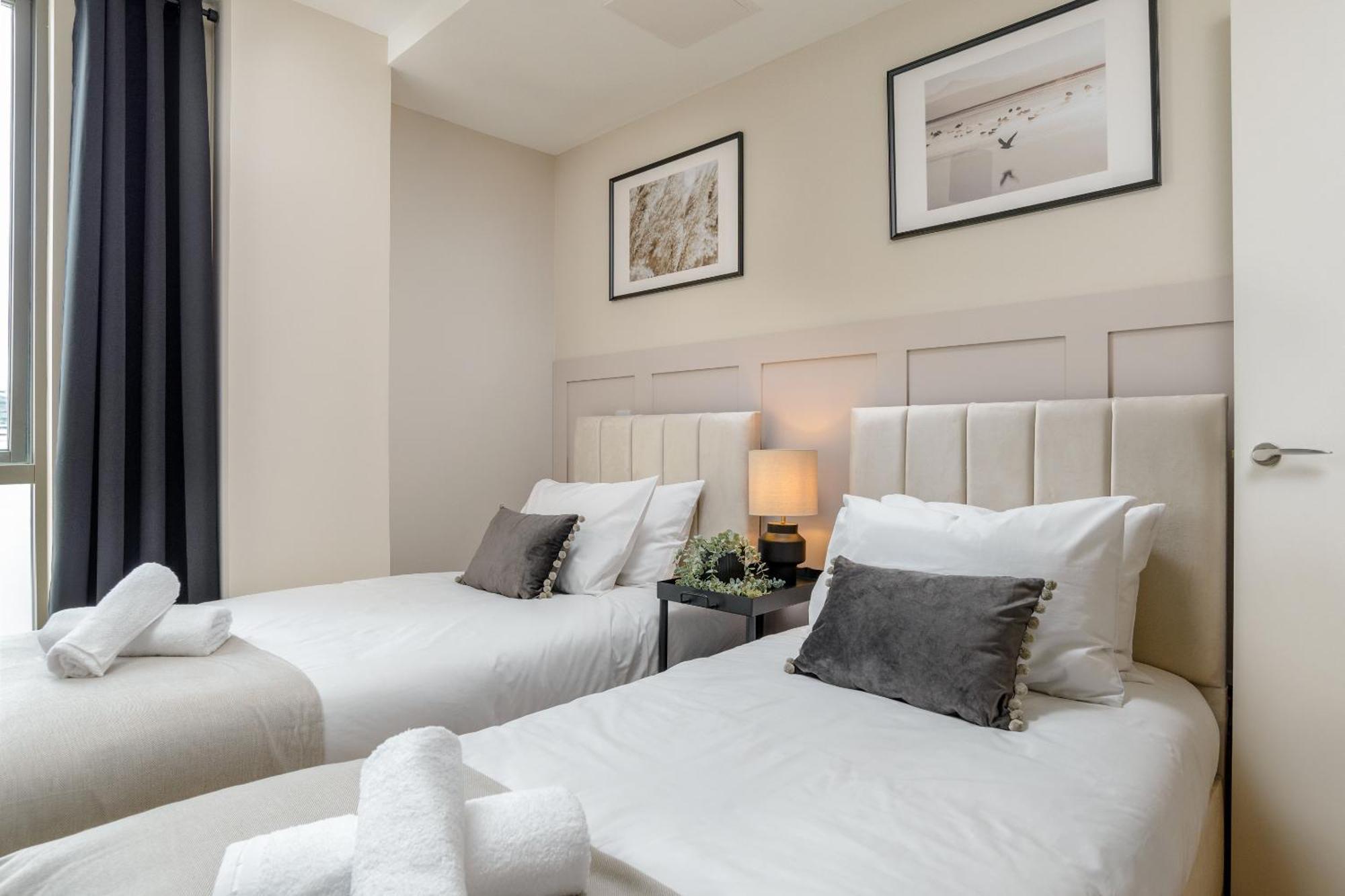 Premium Apartment - Allocated Parking - Great Location Plymouth Esterno foto
