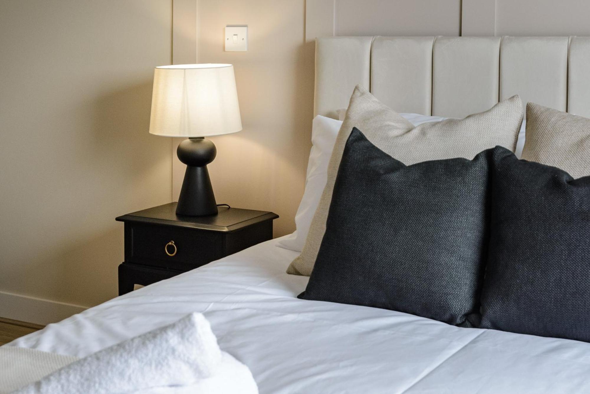 Premium Apartment - Allocated Parking - Great Location Plymouth Esterno foto